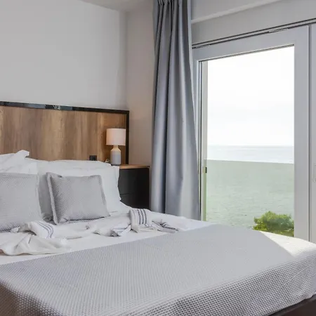 Esquel - Beachfront, Heated Pool