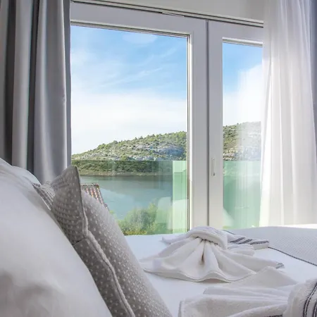 Villa Esquel - Beachfront, Heated Pool Rogoznica (Sibenik-Knin)