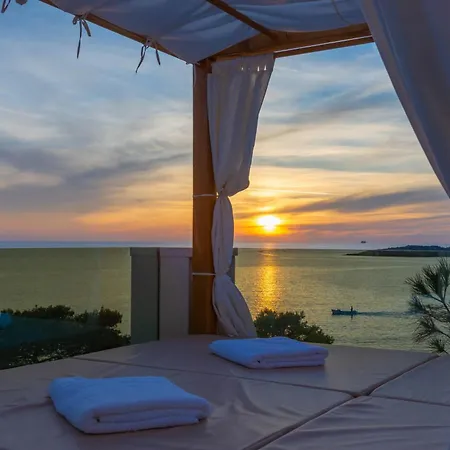 Villa Esquel - Beachfront, Heated Pool