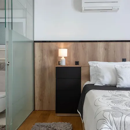 Esquel - Beachfront, Heated Pool * Rogoznica (Sibenik-Knin)