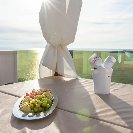 Esquel - Beachfront, Heated Pool * Rogoznica (Sibenik-Knin)