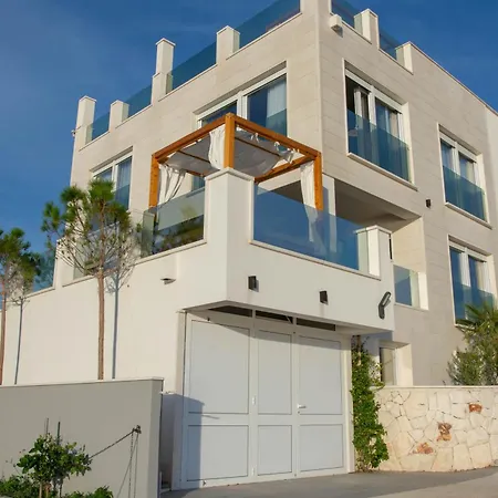 Villa Esquel - Beachfront, Heated Pool