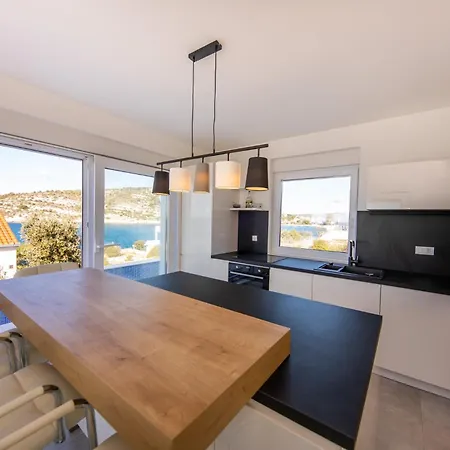 Esquel - Beachfront, Heated Pool
