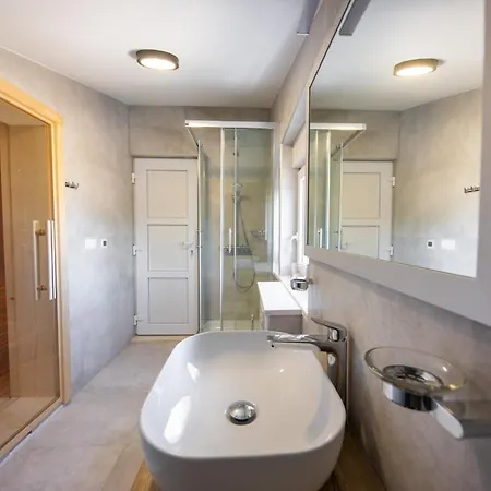 Esquel - Beachfront, Heated Pool Villa *