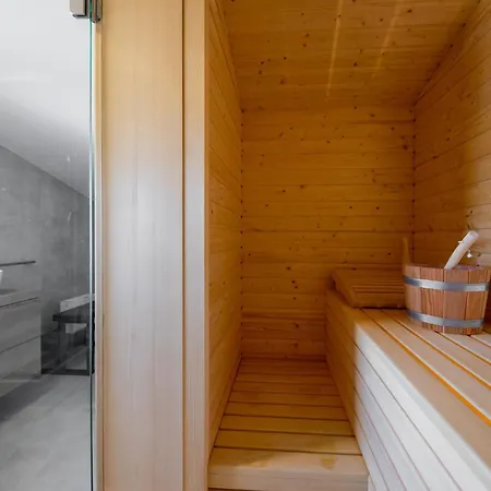 Esquel - Beachfront, Heated Pool Villa *